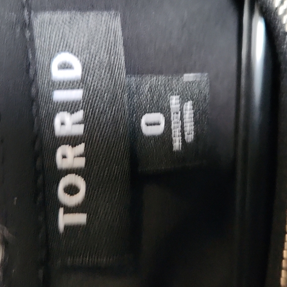 Torrid black blouse - Picture 5 of 7